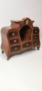Good quality 19th C. French kingwood cabinet with ormolou mounts and inset leather draws